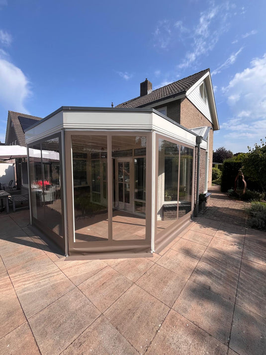 Verandawand (kleur taupe)